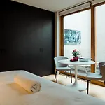 The House Of Edward By Domani 4*