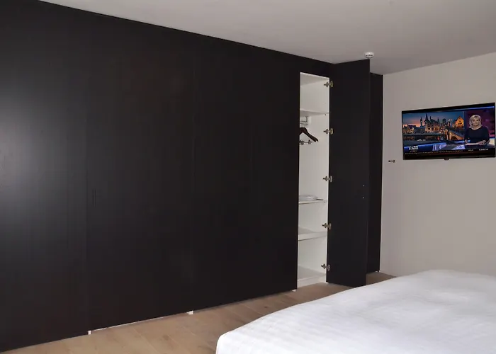 The House Of Edward By Domani 4*