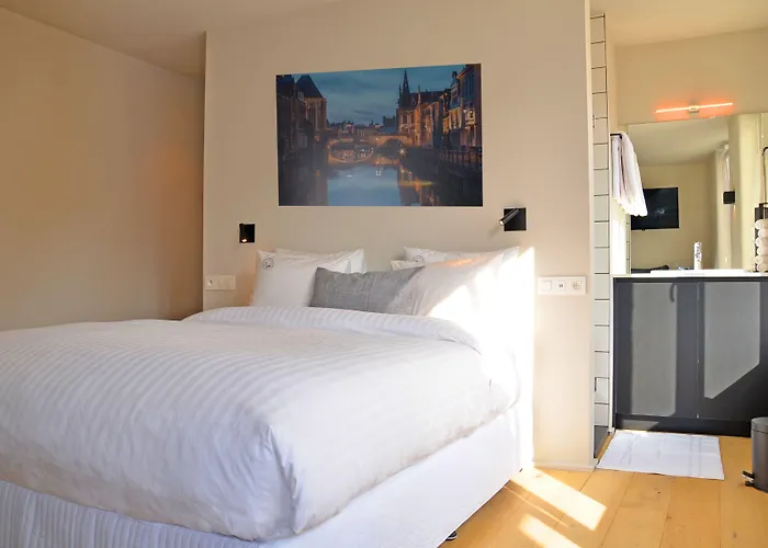 Гостьовий будинок The House Of Edward By Domani 4*