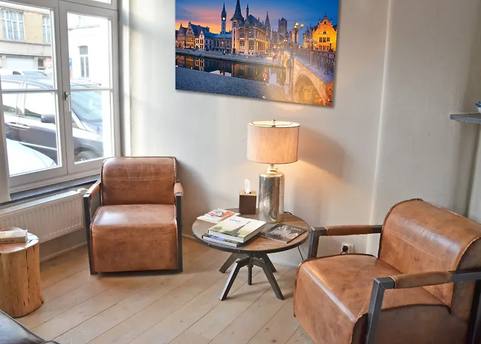 Гостьовий будинок The House Of Edward By Domani